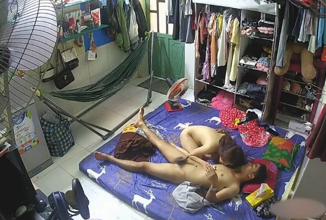 Hack cam căn phòng trọ nhỏ của cặp đôi nhân tình