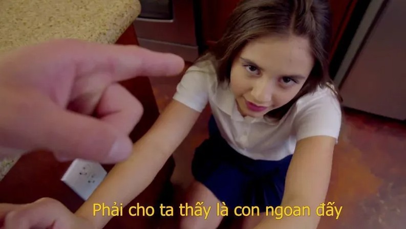 Trừng phạt cô con gái ăn uống vô tổ chức
